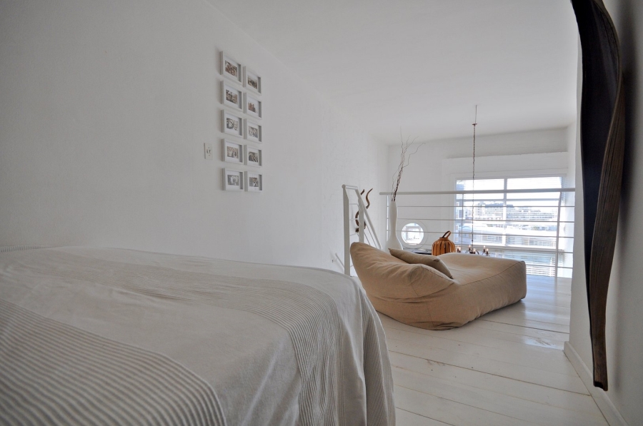 To Let 1 Bedroom Property for Rent in Green Point Western Cape